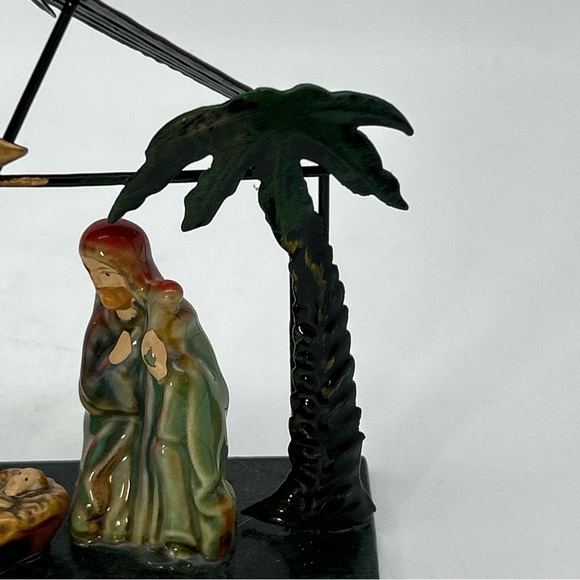Vtg 5x4x1.5” Metal Nativity w/ Ceramic Joseph, Mary & Baby Jesus Manger … - Picture 7 of 14